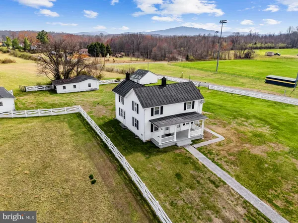 $949,500 | 57 School House Road, Washington, VA 22747
