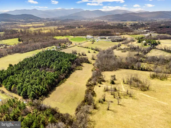 $949,500 | 57 School House Road, Washington, VA 22747
