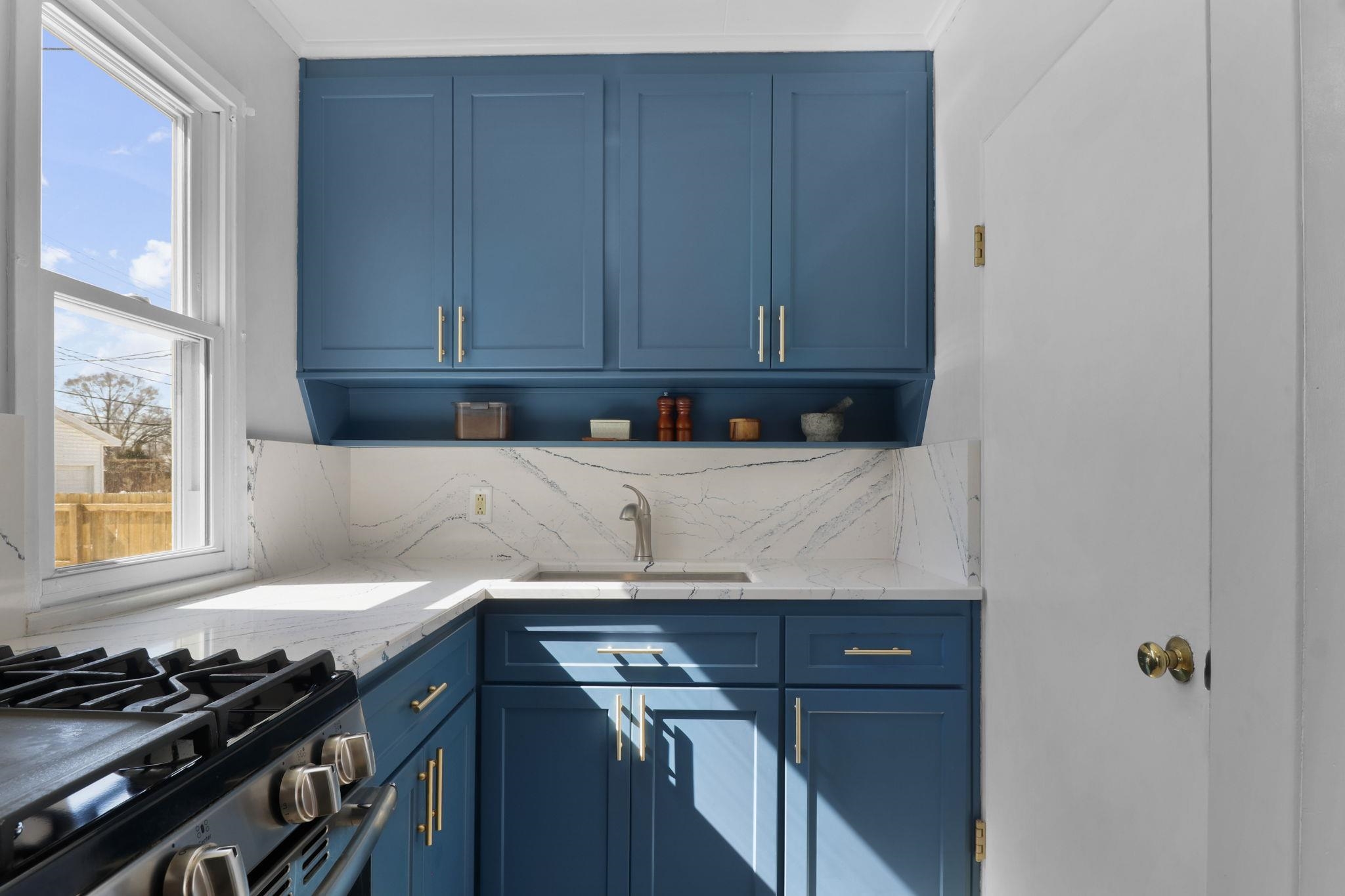 2513 Moland Street Madison, WI 53704 - Photo 11 of 37