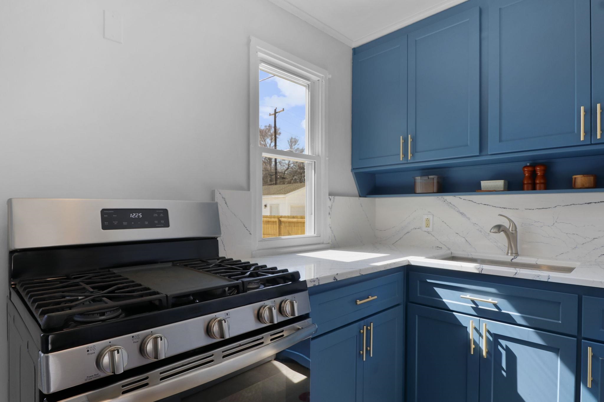 2513 Moland Street Madison, WI 53704 - Photo 12 of 37