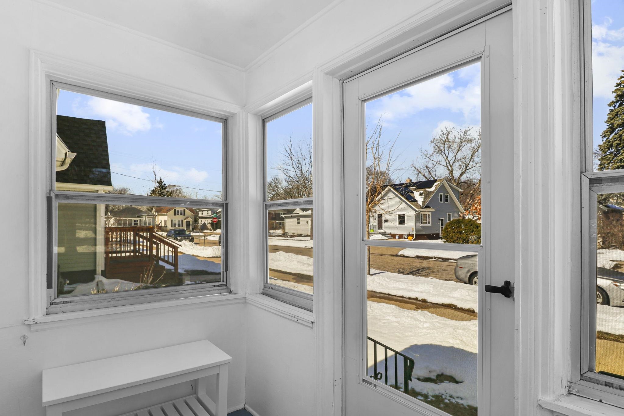 2513 Moland Street Madison, WI 53704 - Photo 3 of 37