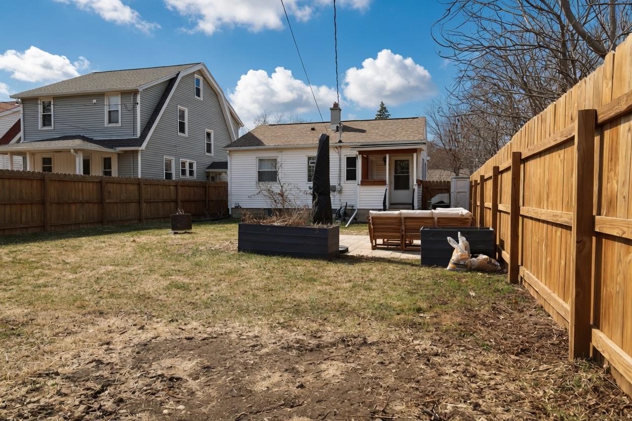 2513 Moland Street Madison, WI 53704 - Photo 33 of 37