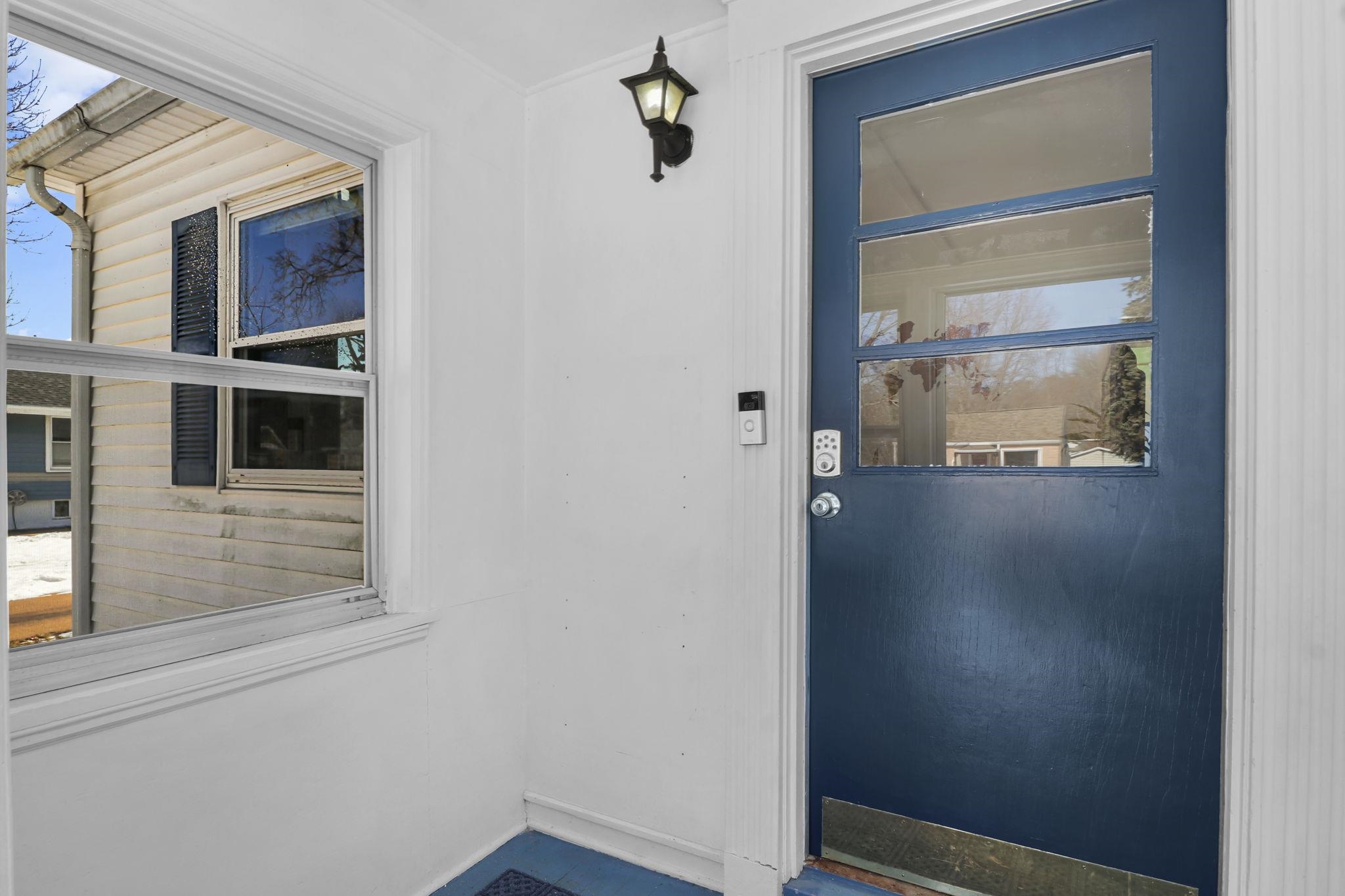 2513 Moland Street Madison, WI 53704 - Photo 4 of 37