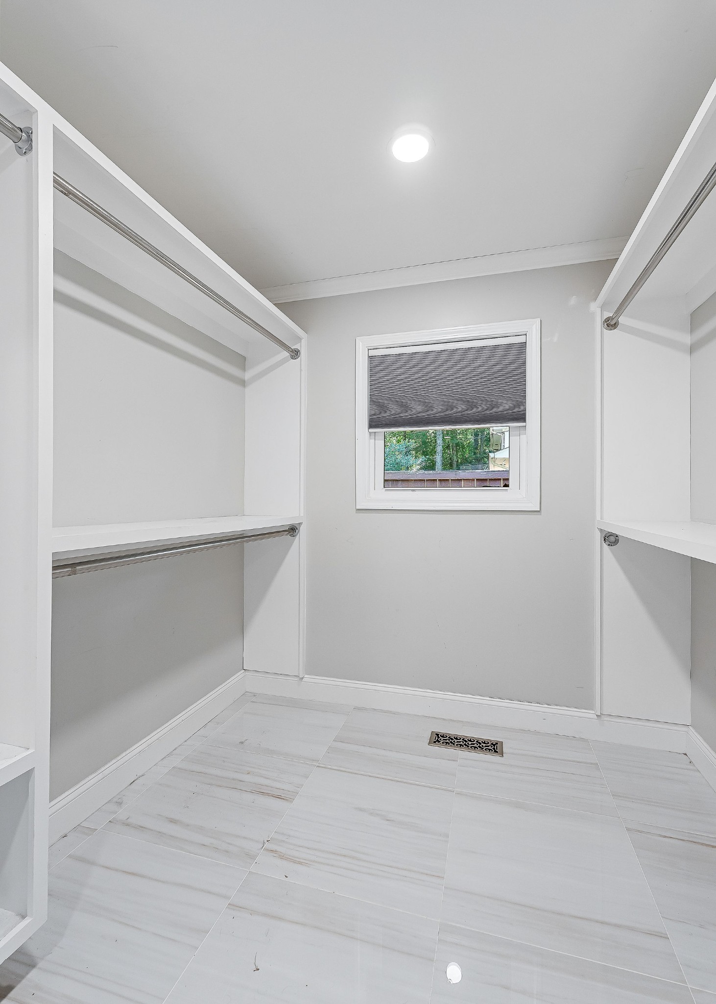 727 Timber Lane Cookeville, TN 38501 - Photo 20 of 68 a room with a window and a ceiling fan