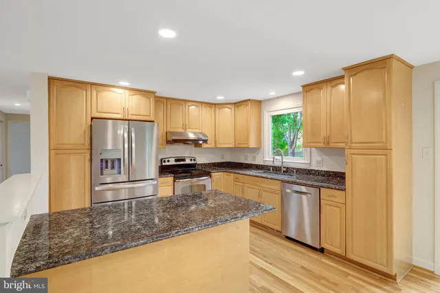 $695,000 | 1113 Bicksler Drive, Herndon, VA 20170