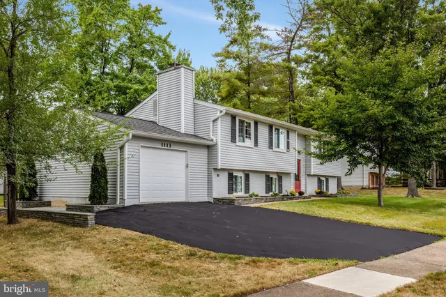 $695,000 | 1113 Bicksler Drive, Herndon, VA 20170
