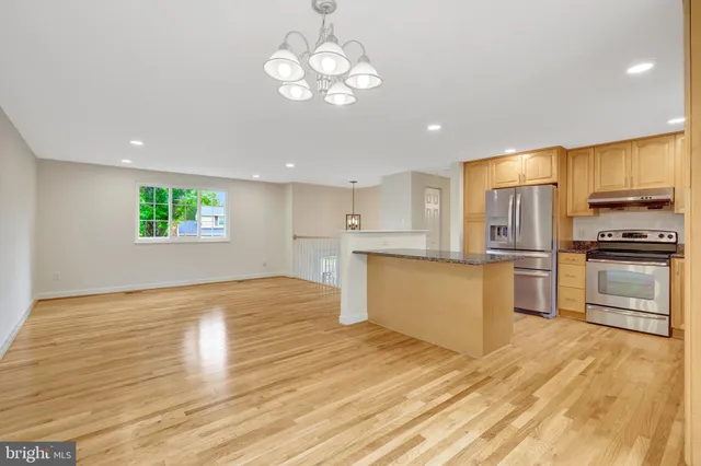 $695,000 | 1113 Bicksler Drive, Herndon, VA 20170