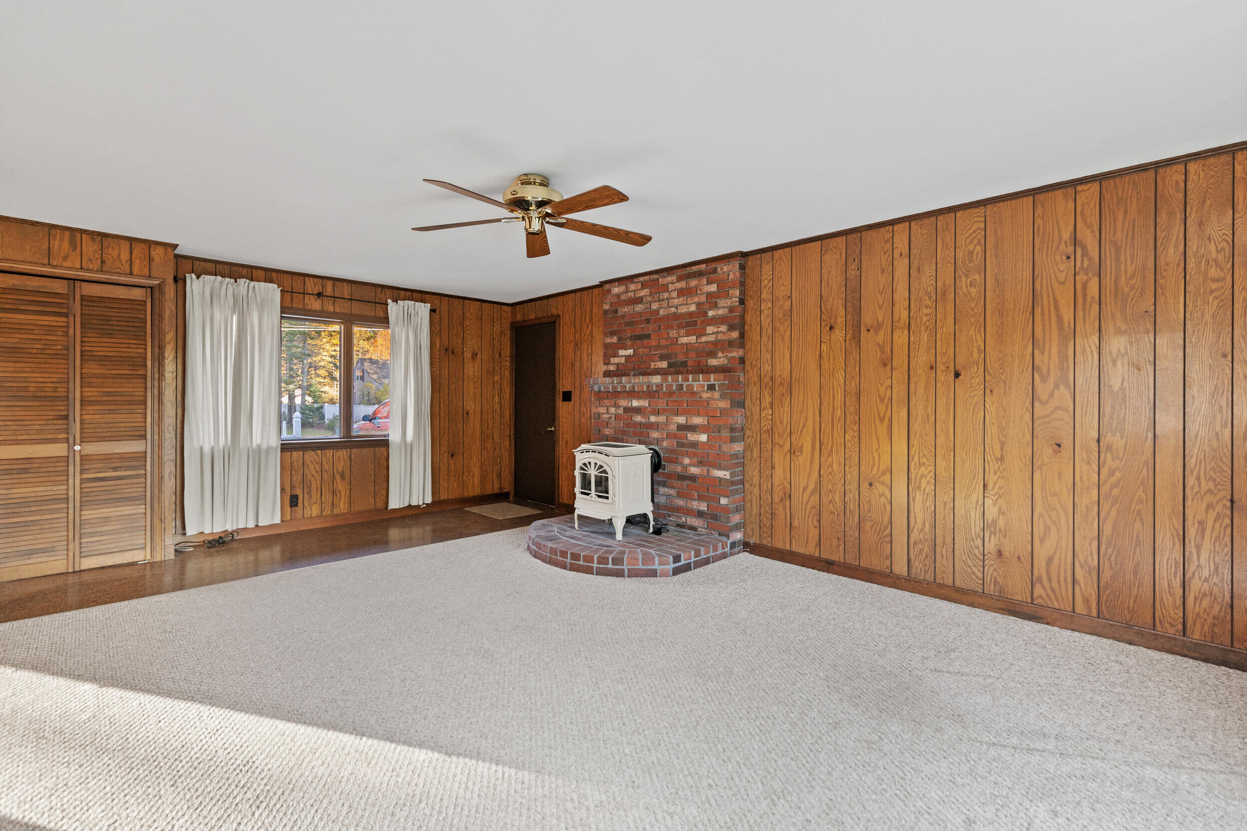 36 Deer Run Road North Yarmouth, ME 04097 - Photo 11 of 32 Family Rm with garage access