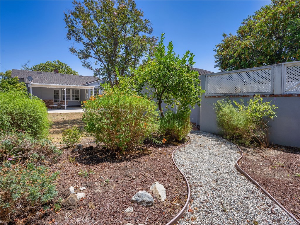 521 Bethany Road Burbank, CA 91504 - Photo 38 of 50 Back