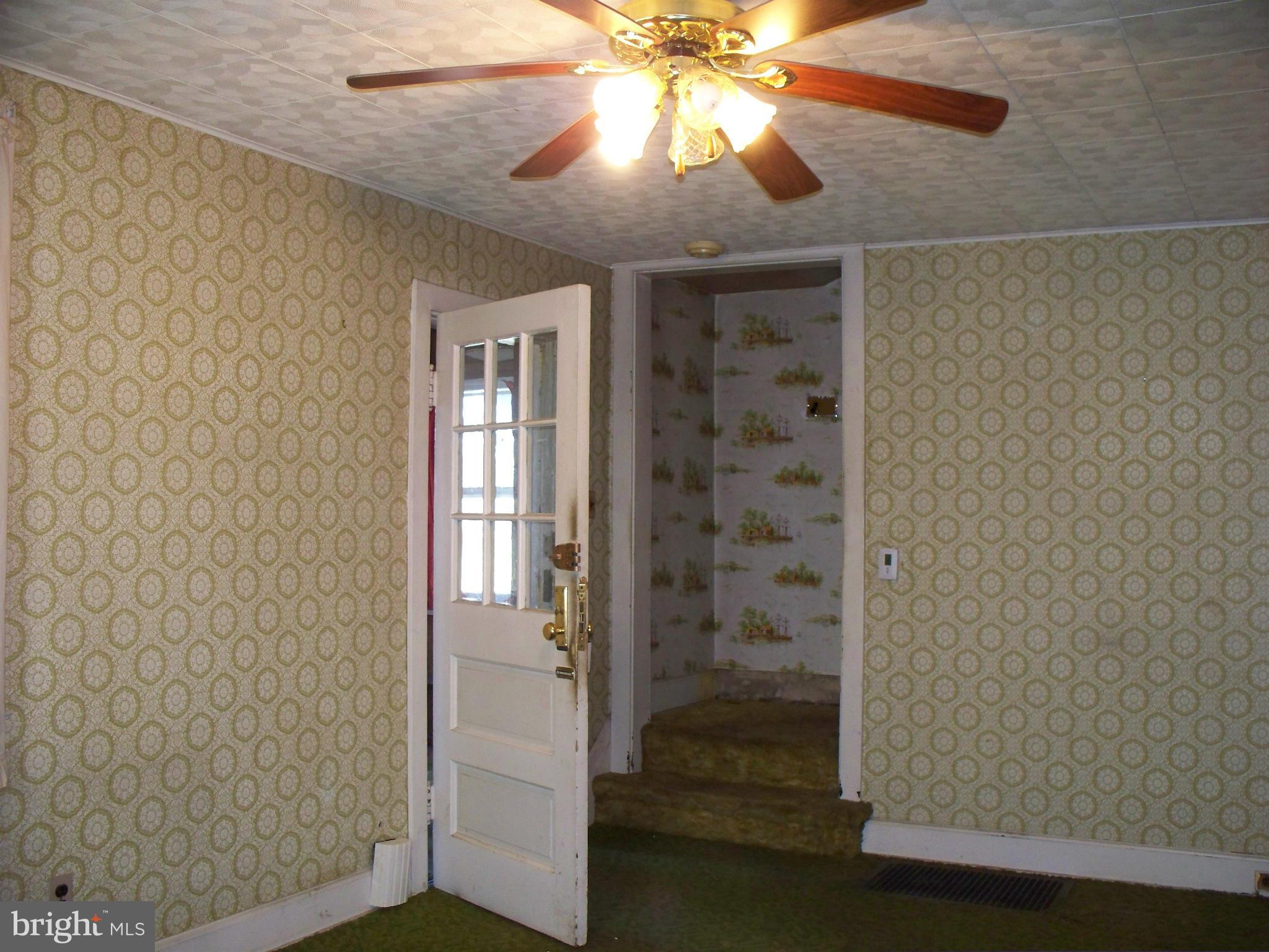 17 Post Road Aberdeen, MD 21001 - Photo 6 of 20 Living Room