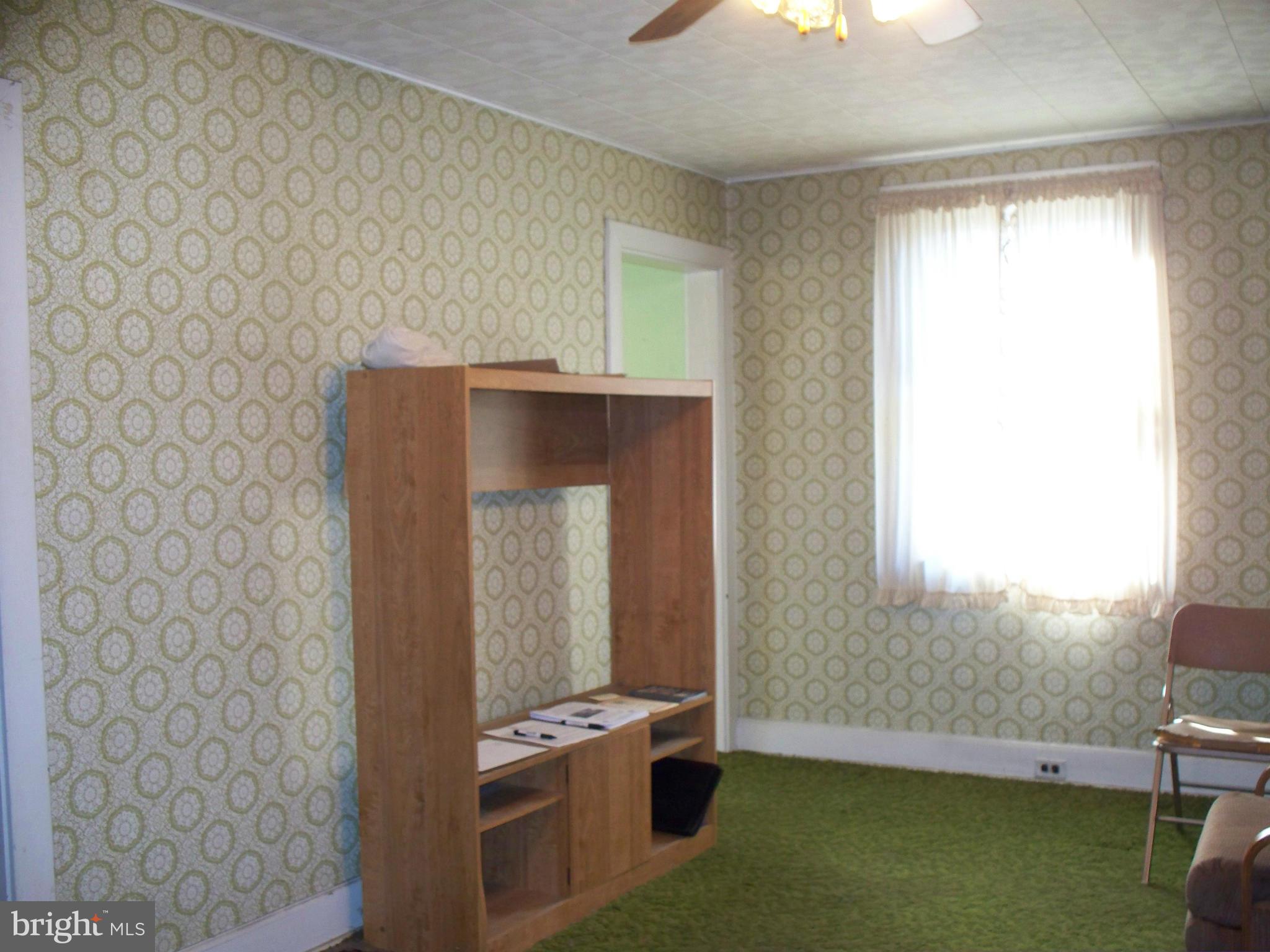17 Post Road Aberdeen, MD 21001 - Photo 7 of 20 Living Room