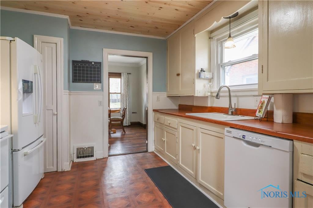 3944 Elmhurst Road Toledo, OH 43613 - Photo 14 of 27 Gallery Image 14