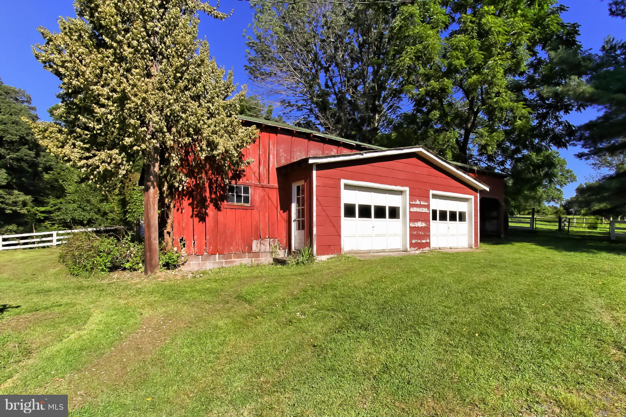 6700 Newman Road Clifton, VA 20124 - Photo 26 of 30 Garage ... One of Many Outbuildings