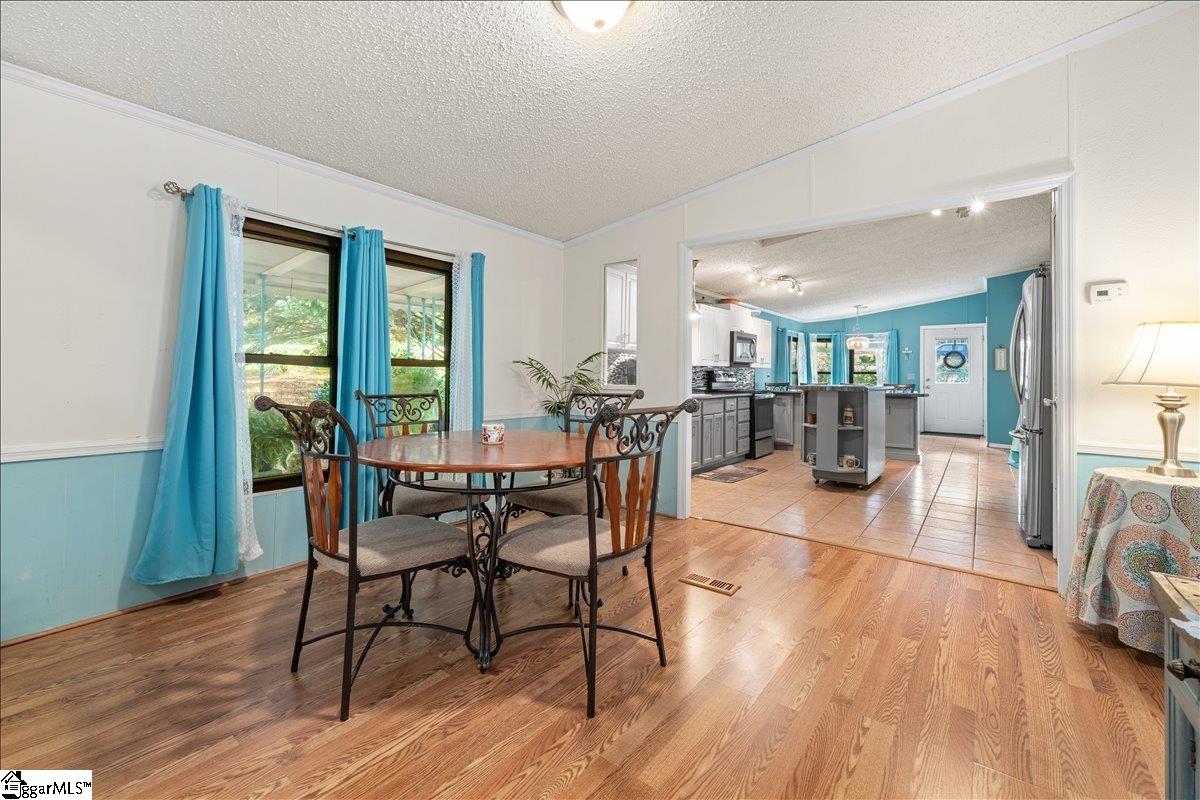 414 South Cove Road Seneca, SC 29672 - Photo 5 of 40