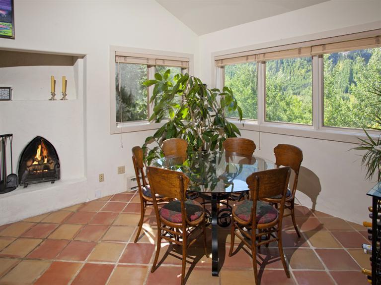 3094 Booth Falls Road, Unit 7 Vail, CO 81657 - Photo 3 of 18 Dining room