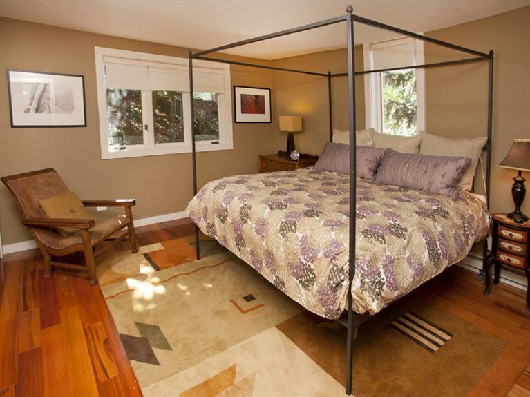 3094 Booth Falls Road, Unit 7 Vail, CO 81657 - Photo 7 of 18 Master bedroom