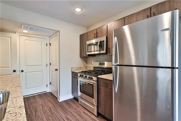 $1,695 | 1502 Shale Court, Grain Valley, MO 64029