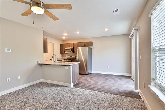 $1,695 | 1502 Shale Court, Grain Valley, MO 64029