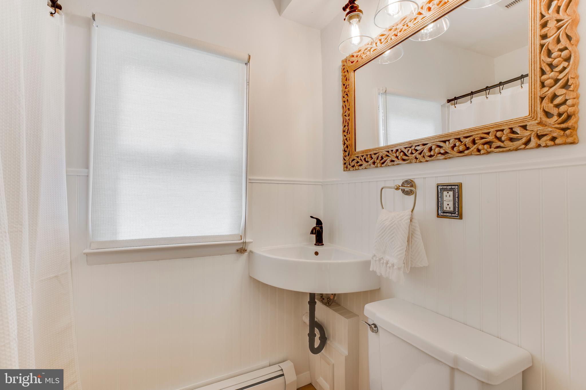 948 Diggs Road Crownsville, MD 21032 - Photo 21 of 49 full bathroom on main level!