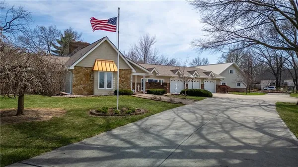 $929,000 | 2303 Lynn Road, Excelsior Springs, MO 64024