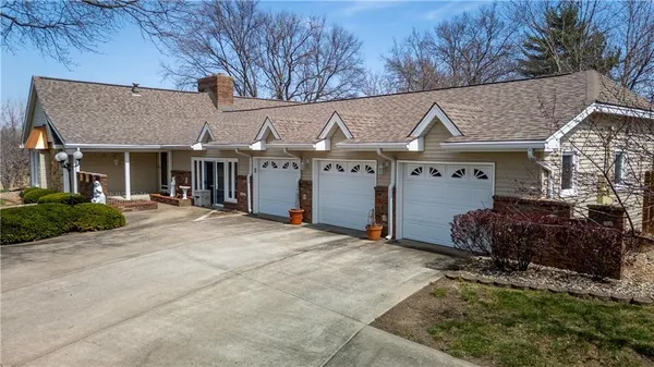 $929,000 | 2303 Lynn Road, Excelsior Springs, MO 64024