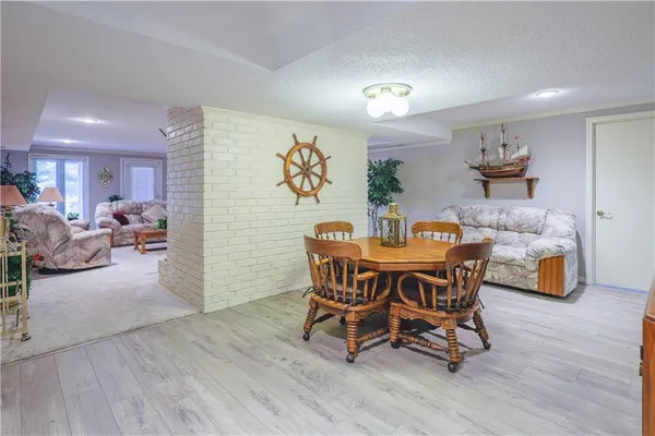 $929,000 | 2303 Lynn Road, Excelsior Springs, MO 64024