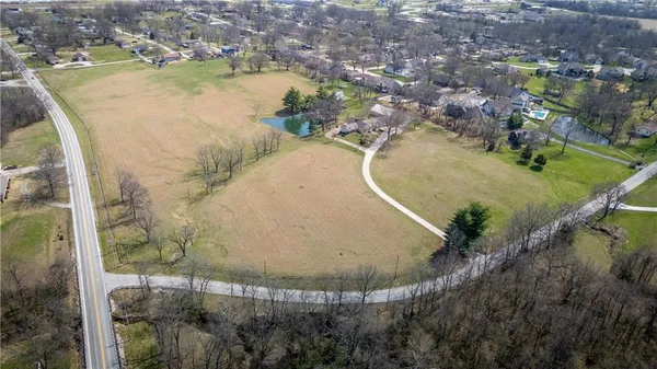 $929,000 | 2303 Lynn Road, Excelsior Springs, MO 64024