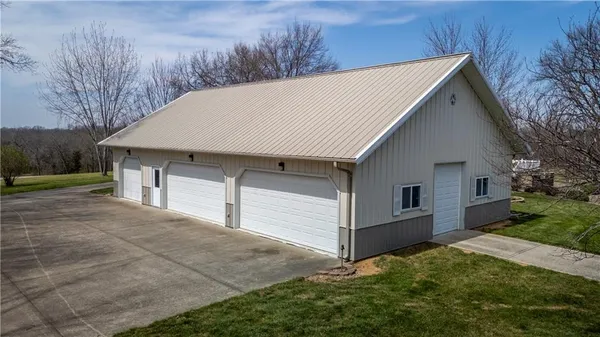 $929,000 | 2303 Lynn Road, Excelsior Springs, MO 64024