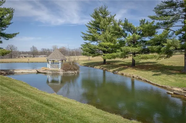 $929,000 | 2303 Lynn Road, Excelsior Springs, MO 64024