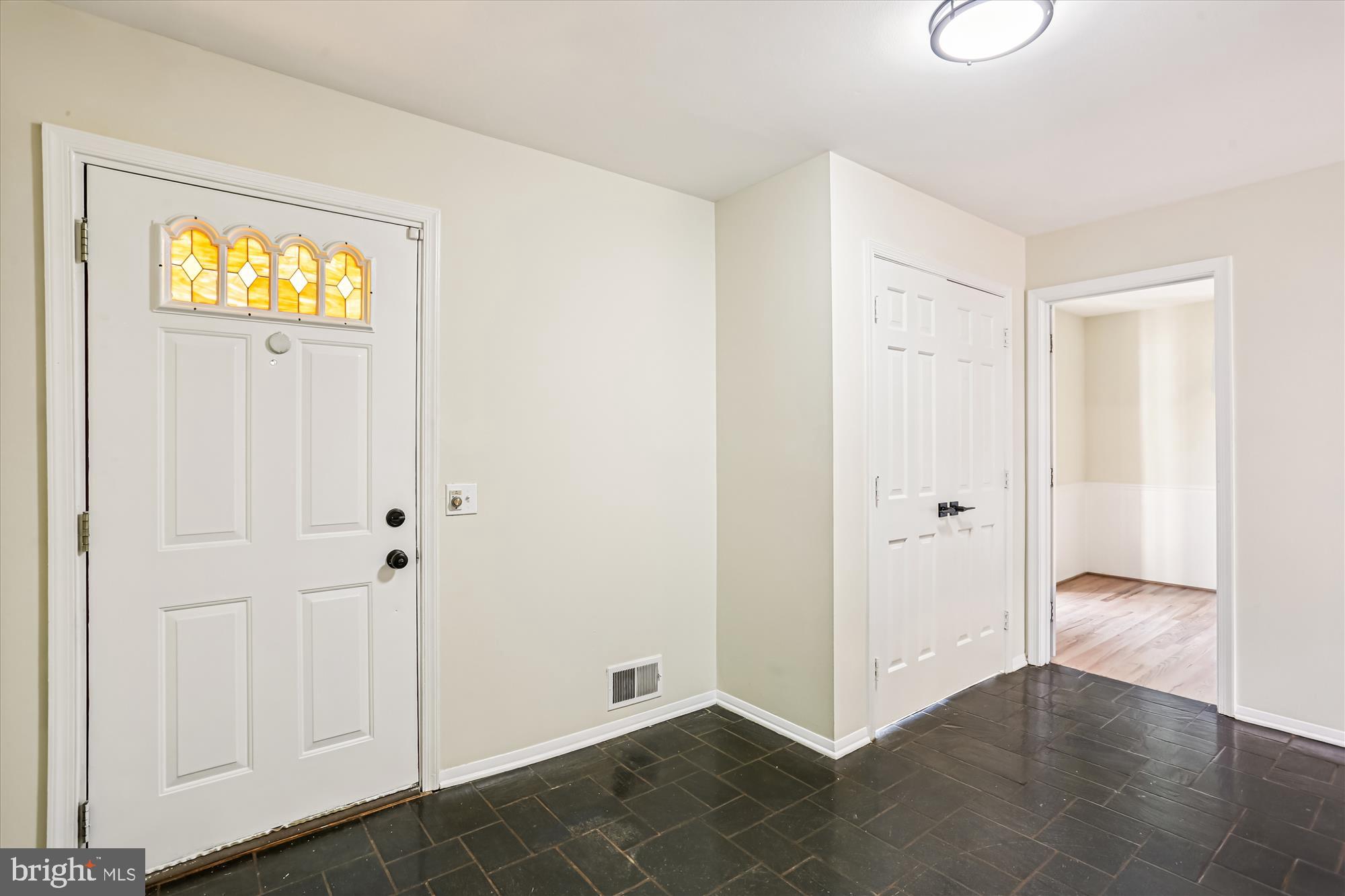 9017 Falls Chapel Way Potomac, MD 20854 - Photo 19 of 70 Entry