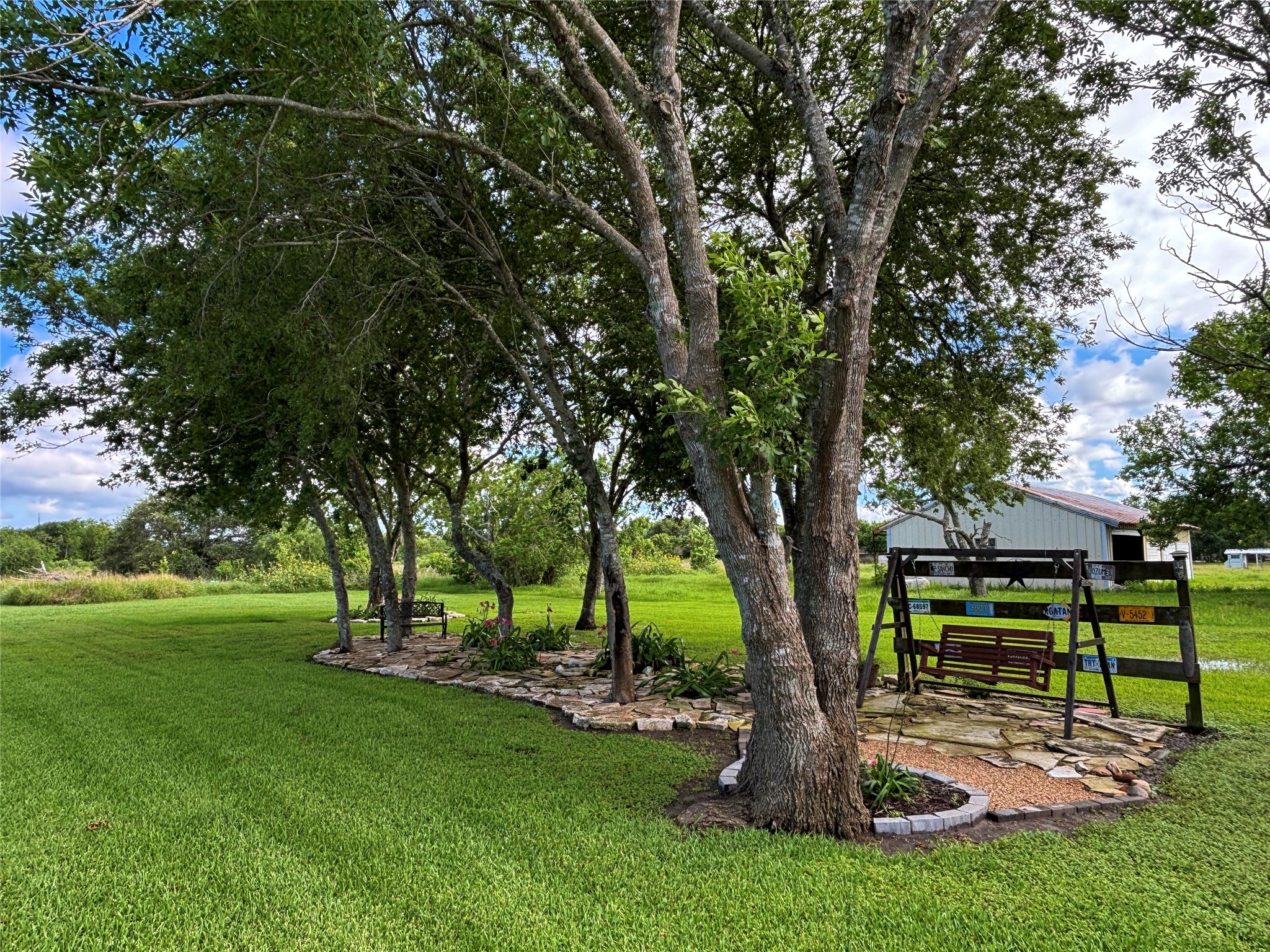 509 Seakist Road Port Lavaca, TX 77979 - Photo 30 of 48 Barndo side yard