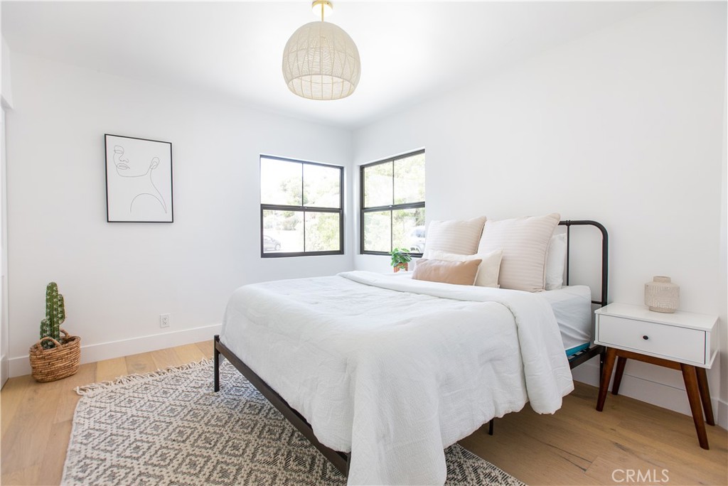 2372 Dewey Street Santa Monica, CA 90405 - Photo 17 of 22 a bedroom with bed and a window