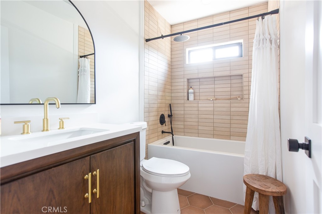 2372 Dewey Street Santa Monica, CA 90405 - Photo 18 of 22 a bathroom with a sink a toilet and shower