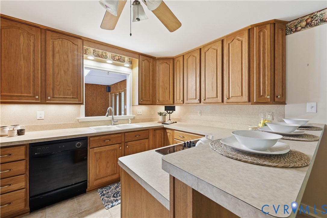 1610 Reams Road Powhatan, VA 23139 - Photo 18 of 41 Kitchen with flat top cooking