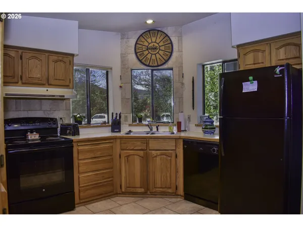 $220,000 | 1055 North 5th Street, Unit 74, Jacksonville, OR 97530