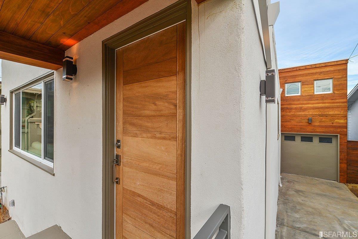 2739 Wallace Street Berkeley, CA 94702 - Photo 3 of 29