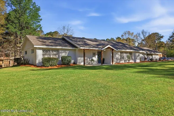 $299,900 | 701 Mangum Avenue, Mendenhall, MS 39114