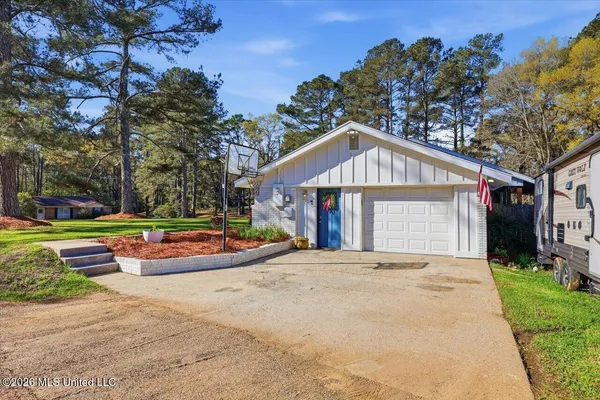 $299,900 | 701 Mangum Avenue, Mendenhall, MS 39114
