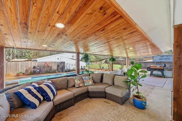 $299,900 | 701 Mangum Avenue, Mendenhall, MS 39114