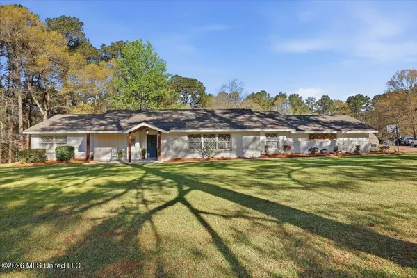 $299,900 | 701 Mangum Avenue, Mendenhall, MS 39114
