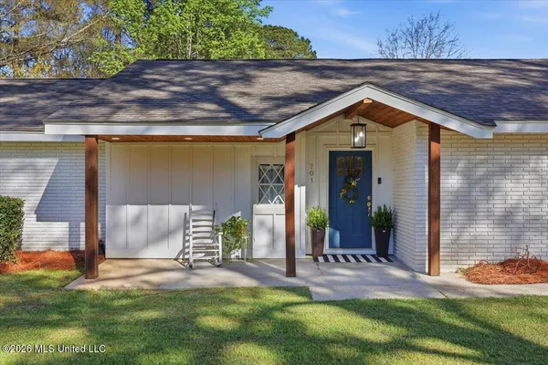 $299,900 | 701 Mangum Avenue, Mendenhall, MS 39114