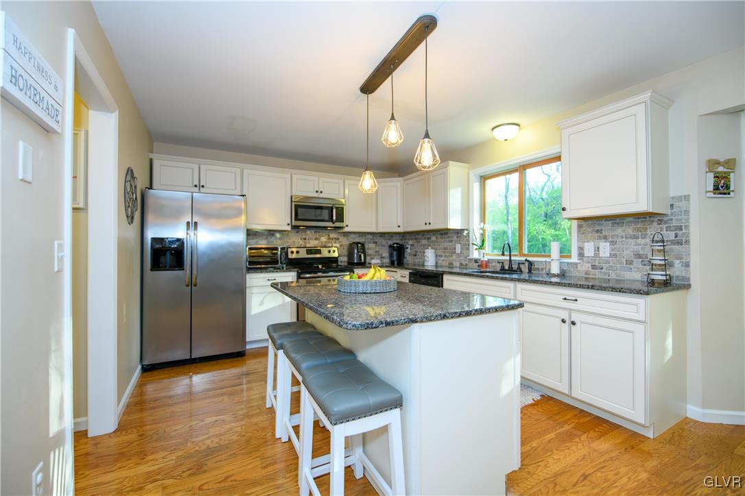 305 Service Road Effort, PA 18330 - Photo 7 of 31 Modern Kitchen/ SS Appliances, Granite