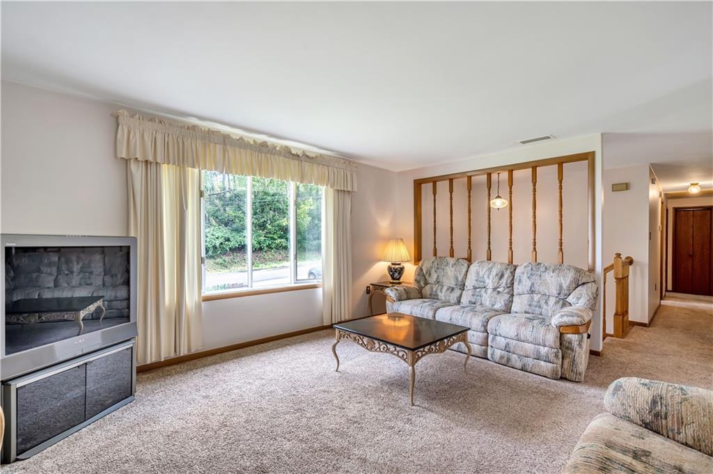 8 Cranberry Lane Cecil, PA 15321 - Photo 4 of 24 Gallery Image 4