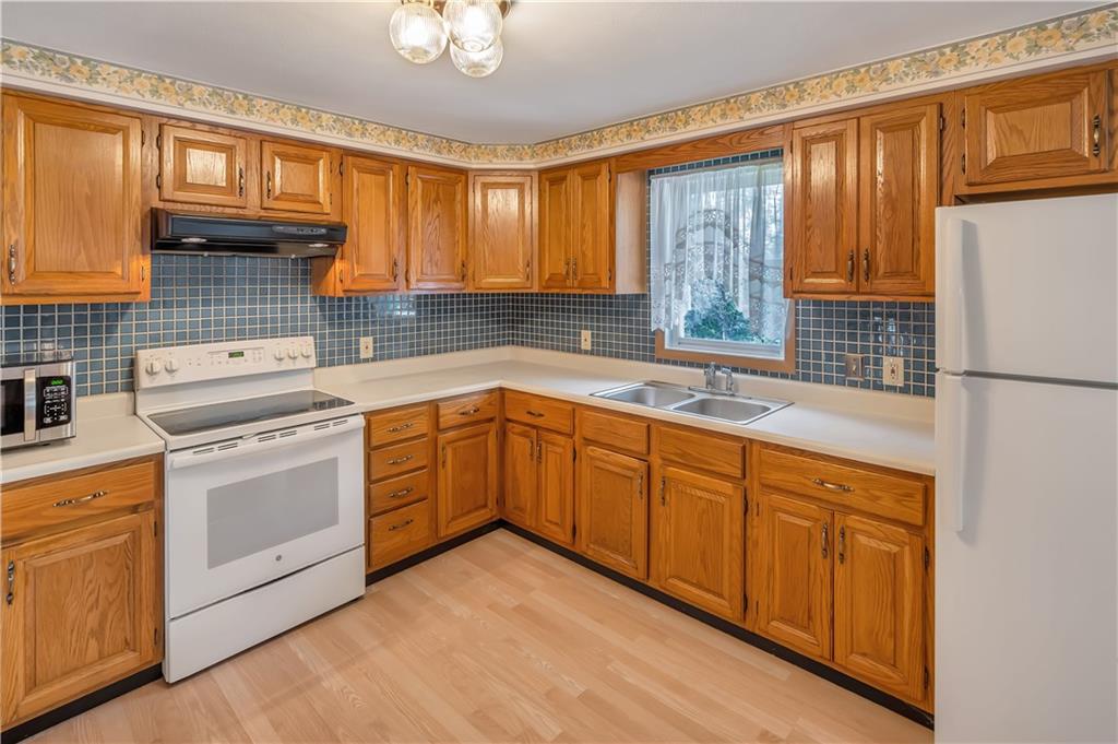 8 Cranberry Lane Cecil, PA 15321 - Photo 8 of 24 Gallery Image 8