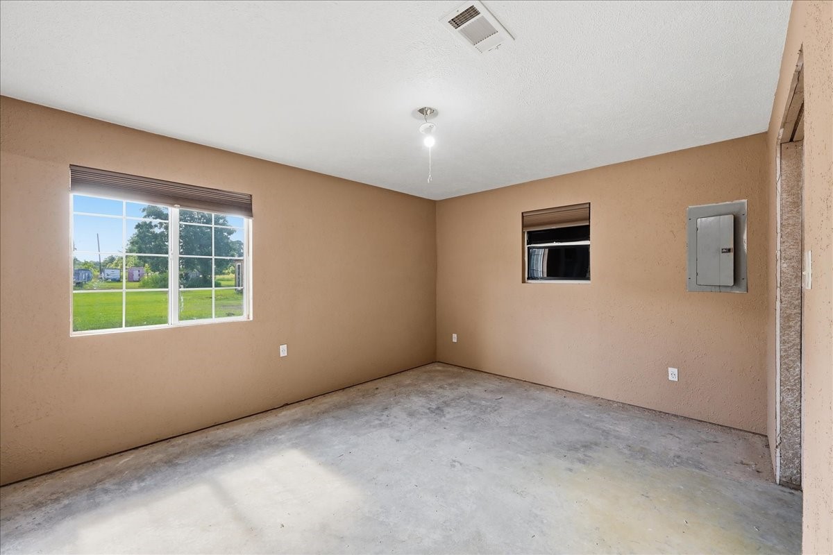 14183 Craigen Road Beaumont, TX 77705 - Photo 15 of 28 Primary suite