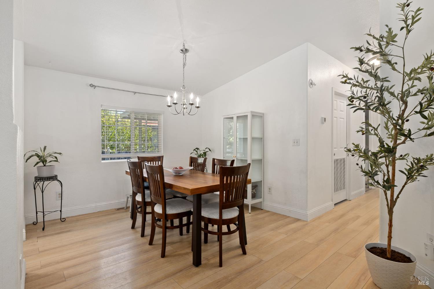 58 Estrella Drive Rohnert Park, CA 94928 - Photo 10 of 33