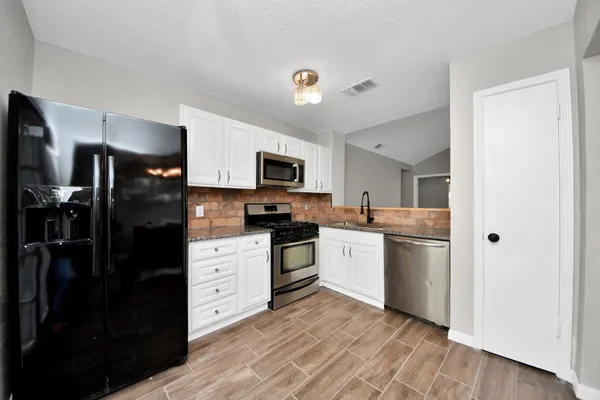 $2,100 | 22303 Acorn Chase Drive, Spring, TX 77389