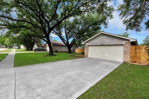 $2,100 | 22303 Acorn Chase Drive, Spring, TX 77389