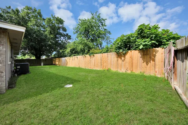 $2,100 | 22303 Acorn Chase Drive, Spring, TX 77389