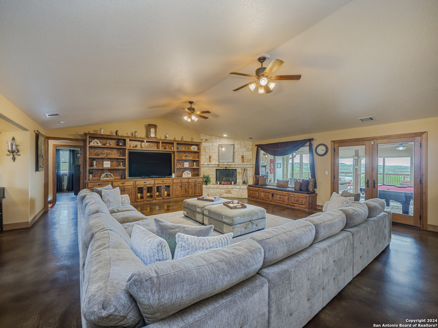 911 Stoney Ridge Road Bulverde, TX 78163 - Photo 5 of 39 Gallery Image 5